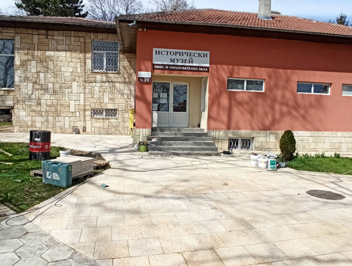 Ремонтира се прилежащото пространство на Исторически музей