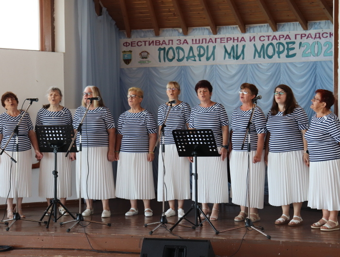 „Подари ми море“ – музикалната магия на спомените и морския бряг
