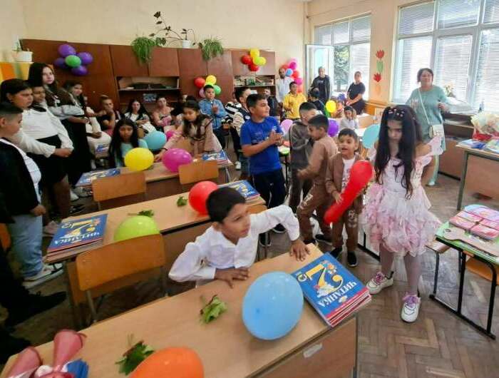С празнично настроение започна учебната година и в училищата по селата